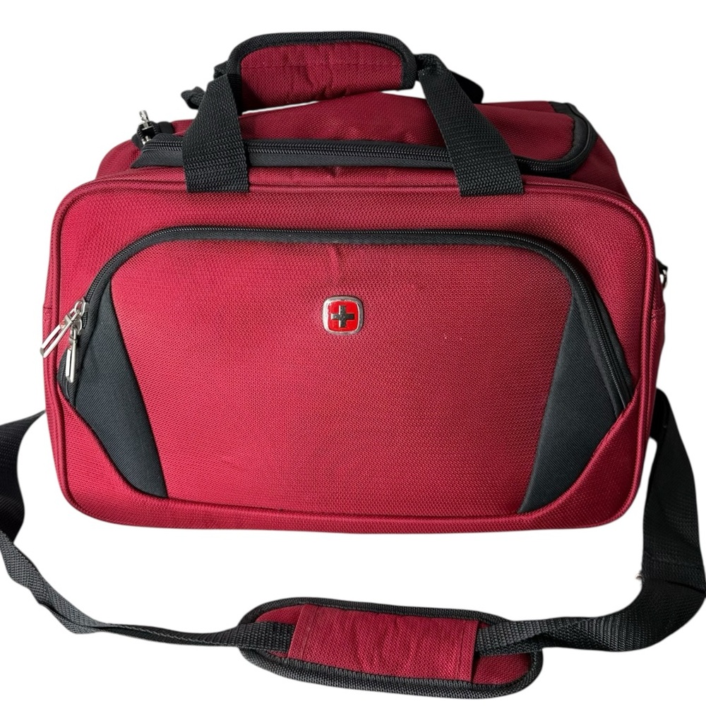 SWISS GEAR Red Carry On Weekender Duffle Bag Travel Crossbody Strap